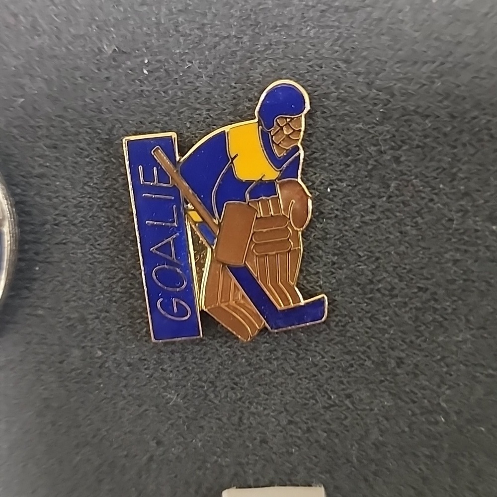 NEW Goalie hockey pin